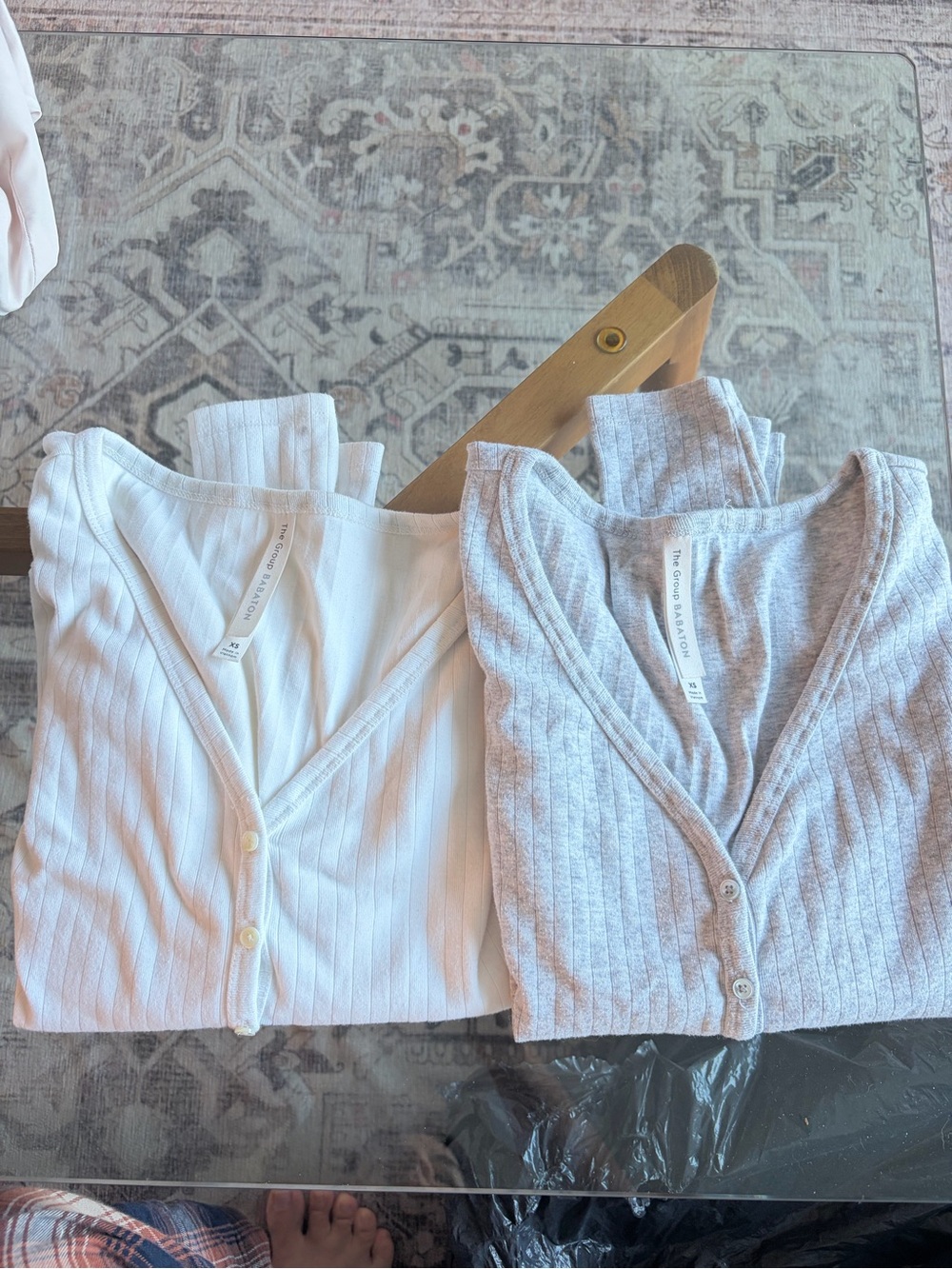 Babaton Ribbed Button-Front Long Sleeve Tops β White & Light Gray